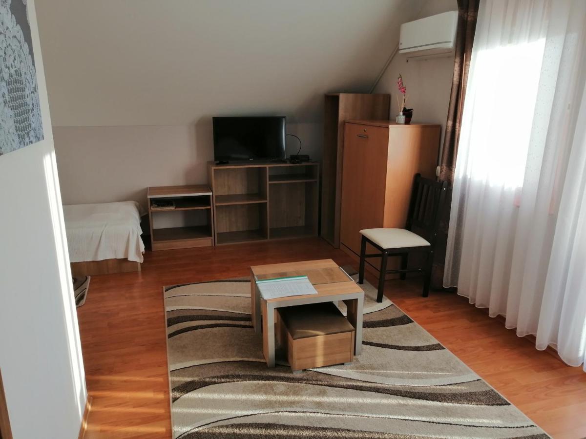 Csipkeház Apartman Cserkeszőlő Exterior foto